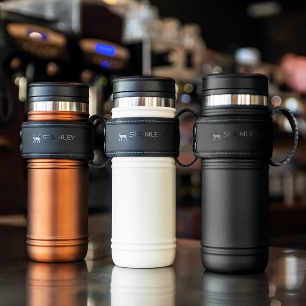 Stanley Legacy Neverleak Travel Mug 16oz - Foundry Black - Image 8